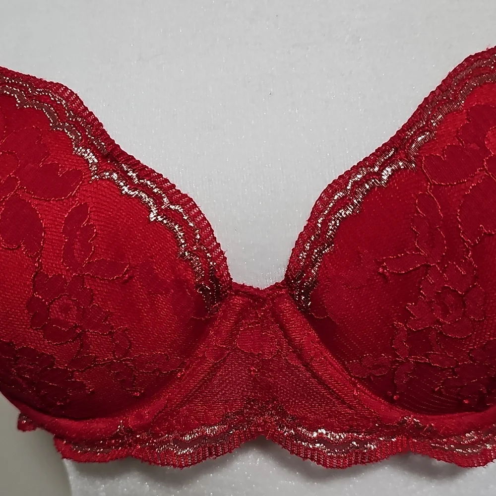 Victoria's Secret Crimson Lace Underwire Bra - Picture 3 of 8